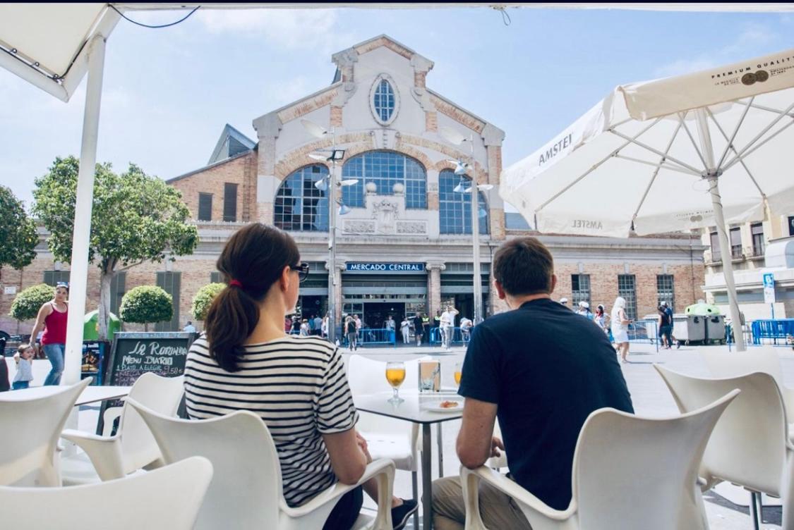 Desconecta Junto Al Mercado Central De Alicante Exterior foto